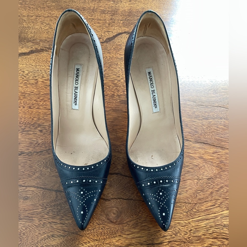 Manolo Blahnik Navy Blue Oxford Pumps, size 40